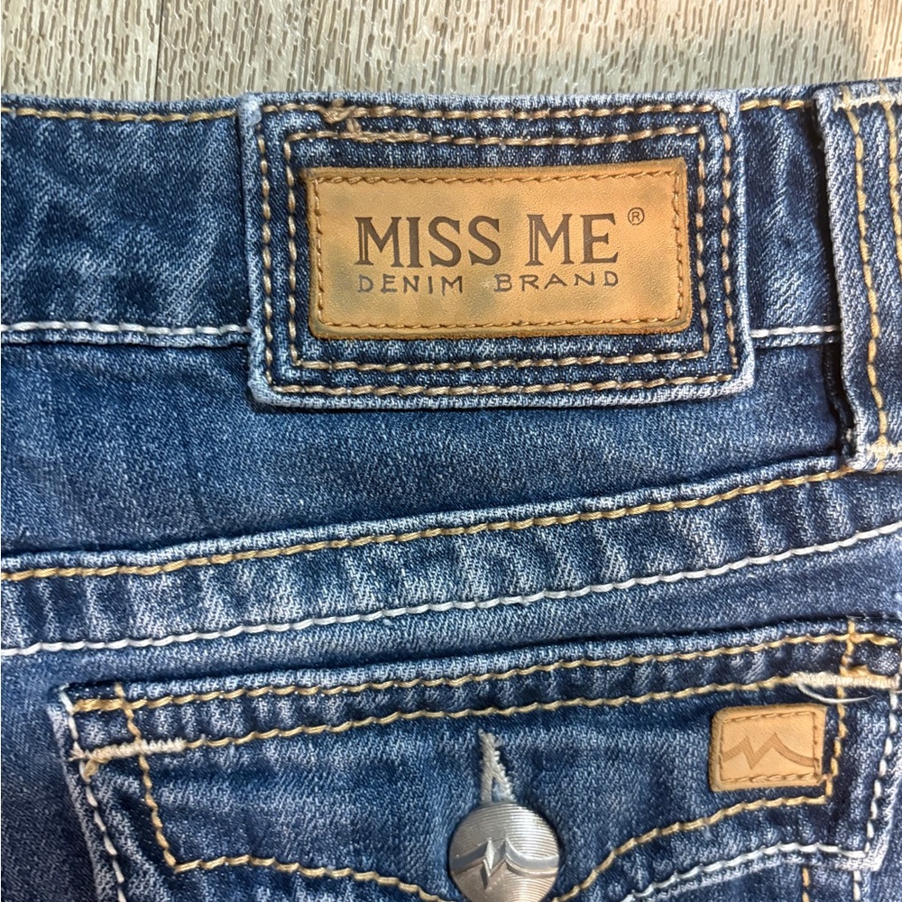 MISS ME BERMUDA JEAN SHORTS SIZE 29 - Picture 3 of 8